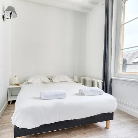 Large Apartment For 6 People In Bayeux Lejlighed *