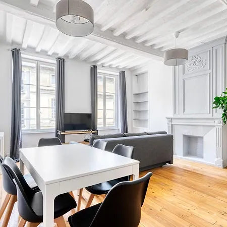 Large Apartment For 6 People In Bayeux Bayeux